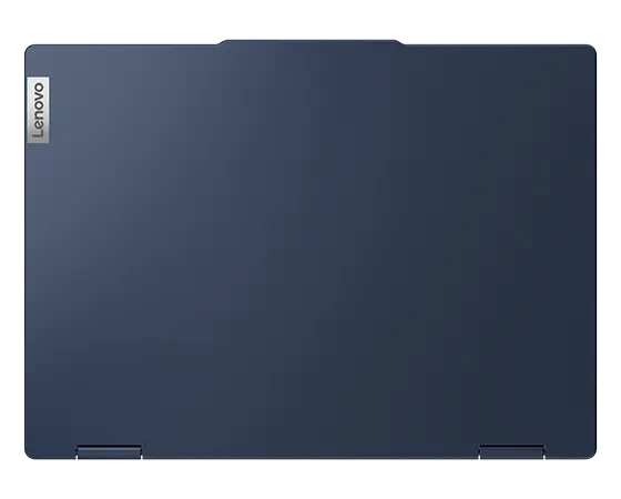 Die obere Abdeckung des Lenovo IdeaPad 5 2-in-1 Gen 9 (14″ AMD) Notebooks in Cosmic Blue von oben, mit Fokus auf dem Lenovo-Logo links oben.
