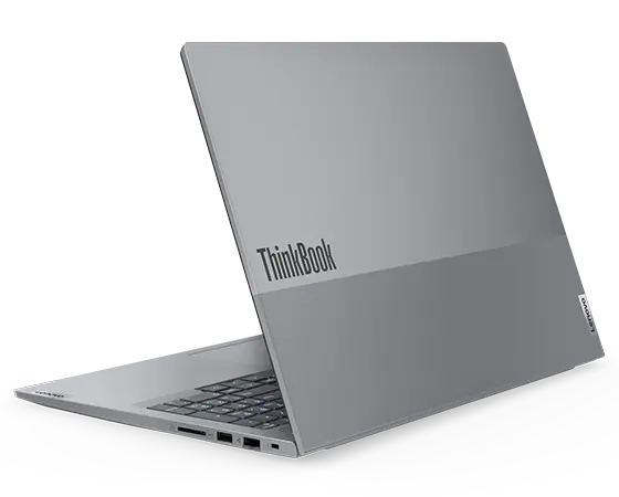 Vista posteriore del notebook Lenovo ThinkBook 16 di sesta generazione che mostra il coperchio superiore in due tonalità con le porte sul lato destro.