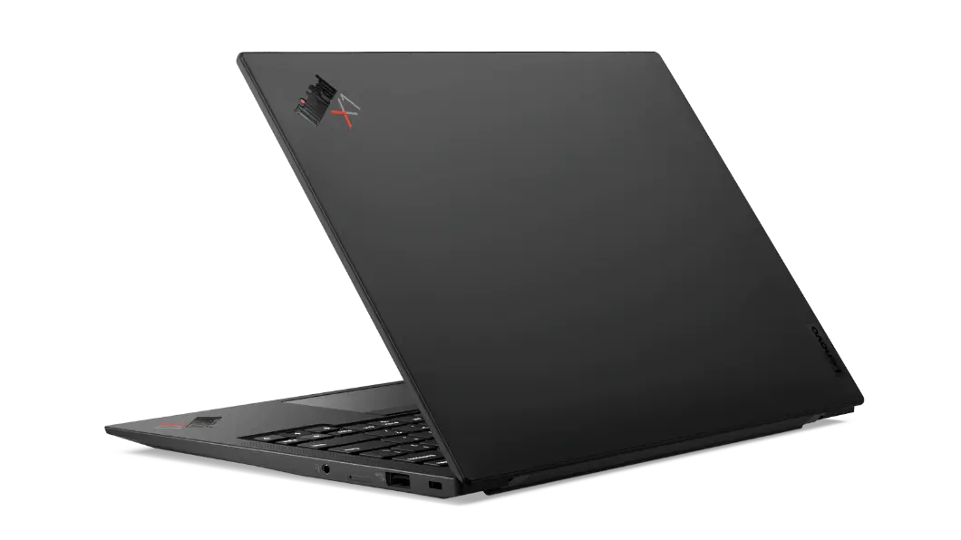 Vista trasera y en ángulo de la computadora portátil ThinkPad X1 Carbon 9na Gen abierta