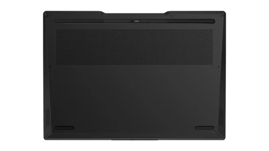 Imagen de la parte inferior de la laptop gamer Lenovo Legion Slim 7 6ta Gen, con el teclado retroiluminado
