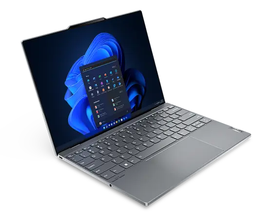 Lenovo ThinkBook 13x Gen 4-laptop (13" Intel): aanzicht vanaf linksvoor, scherm geopend met Windows-menu op het scherm