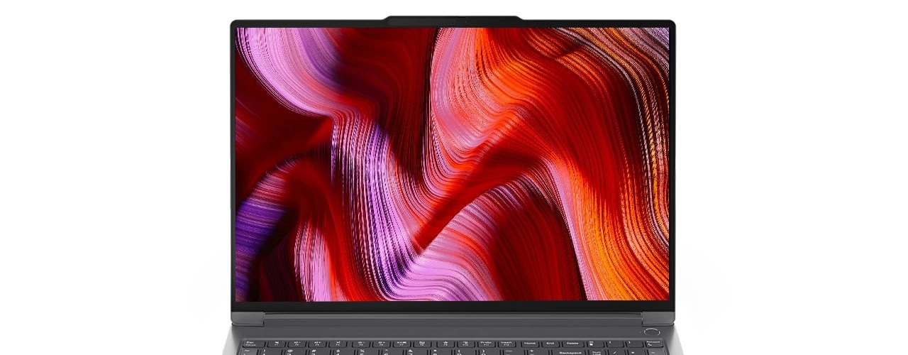 Nahaufnahme von vorn auf das Lenovo ThinkBook 16p Gen 5 (16 Zoll Intel) Notebook mit einer hellen und lebensechten farbigen Grafik auf dem Display.