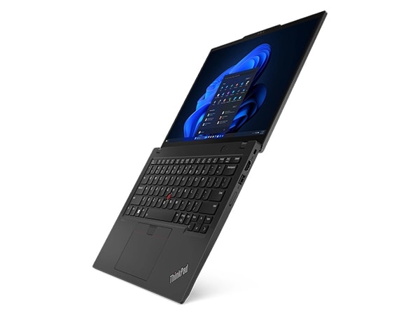 Lenovo ThinkPad X13 Notebook der 5. Generation, 180 Grad geöffnet, schräg zur Sicht auf Display und Tastatur.