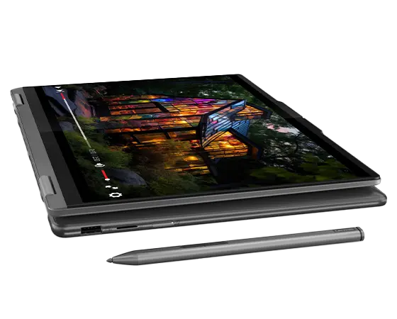 Das Yoga 7 2-in-1 Notebook Gen 9 (14 Intel) im Tablet-Modus mit digitalem Stift