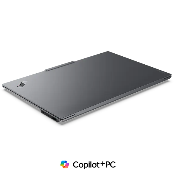 Incluso siendo de 15 pulgadas, el portátil Lenovo ThinkPad X9 15 Aura Edition es superfino y ligero.