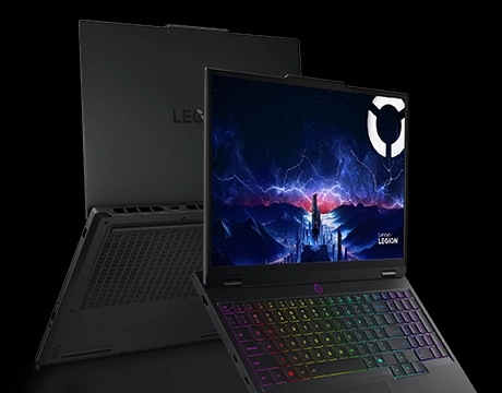 Dos laptops Lenovo Legion Lenovo Legion 5i 10ma Gen (15" Intel) para videojuegos: tapas abiertas, colocadas sobre los bordes delanteros y se apoyan una contra la otra