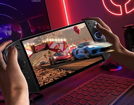 A race car emerges from the display of the Lenovo Legion Go Gen 2 (8.8”) as it’s held by a user. מחשב גיימינג נייד Legion Go Gen 2 8AHP2 83N1000YIV מבית Lenovo