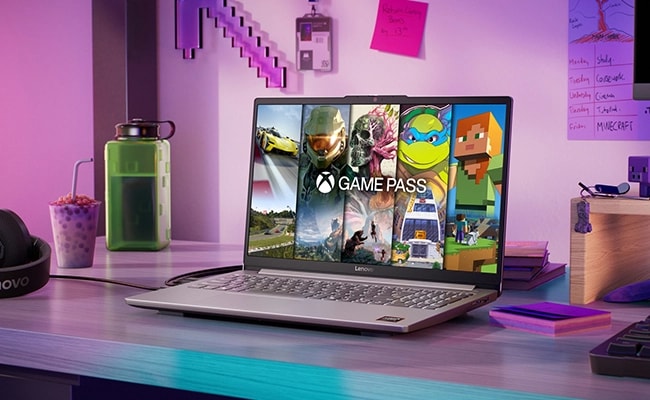 The Lenovo LOQ Essential 15ARP10 gaming laptop on a desk with the Game Pass interface on the display. מחשב נייד LOQ&nbsp;15ARP10E 83S0005HIV&nbsp;מבית&nbsp;Lenovo