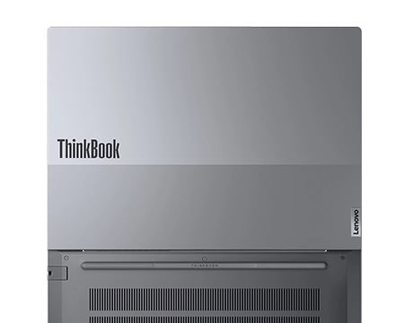 Nahaufnahme der oberen Abdeckung mit ThinkBook ID des Lenovo ThinkBook 14 Gen 9 Notebooks.