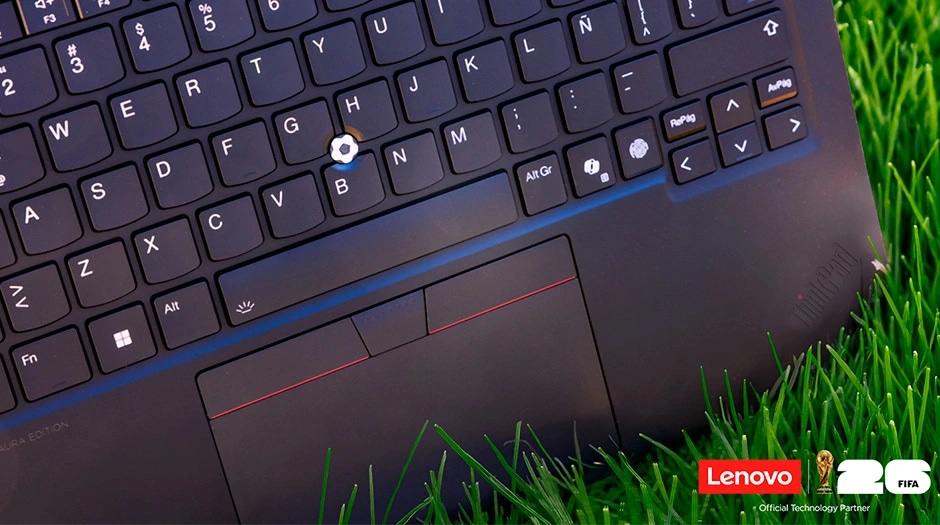 PC Portable Lenovo ThinkPad X1 Carbon (21NS00LWFE) Notre TrackPoint inspiré La planète vibre football™ - PC Portable Lenovo ThinkPad X1 Carbon (21NS00LWFE)