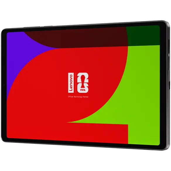 Schräge Ansicht eines Lenovo Legion Tab Gen 5 (8,8″ Snapdragon) Gaming-Tablets in Eclipse Black im Querformat, mit einem Lenovo-FIFA ’26 Displaybild und den Anschlüssen auf der rechten Seite.