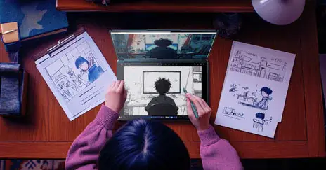 使用筆記型電腦及創意內容的創作者