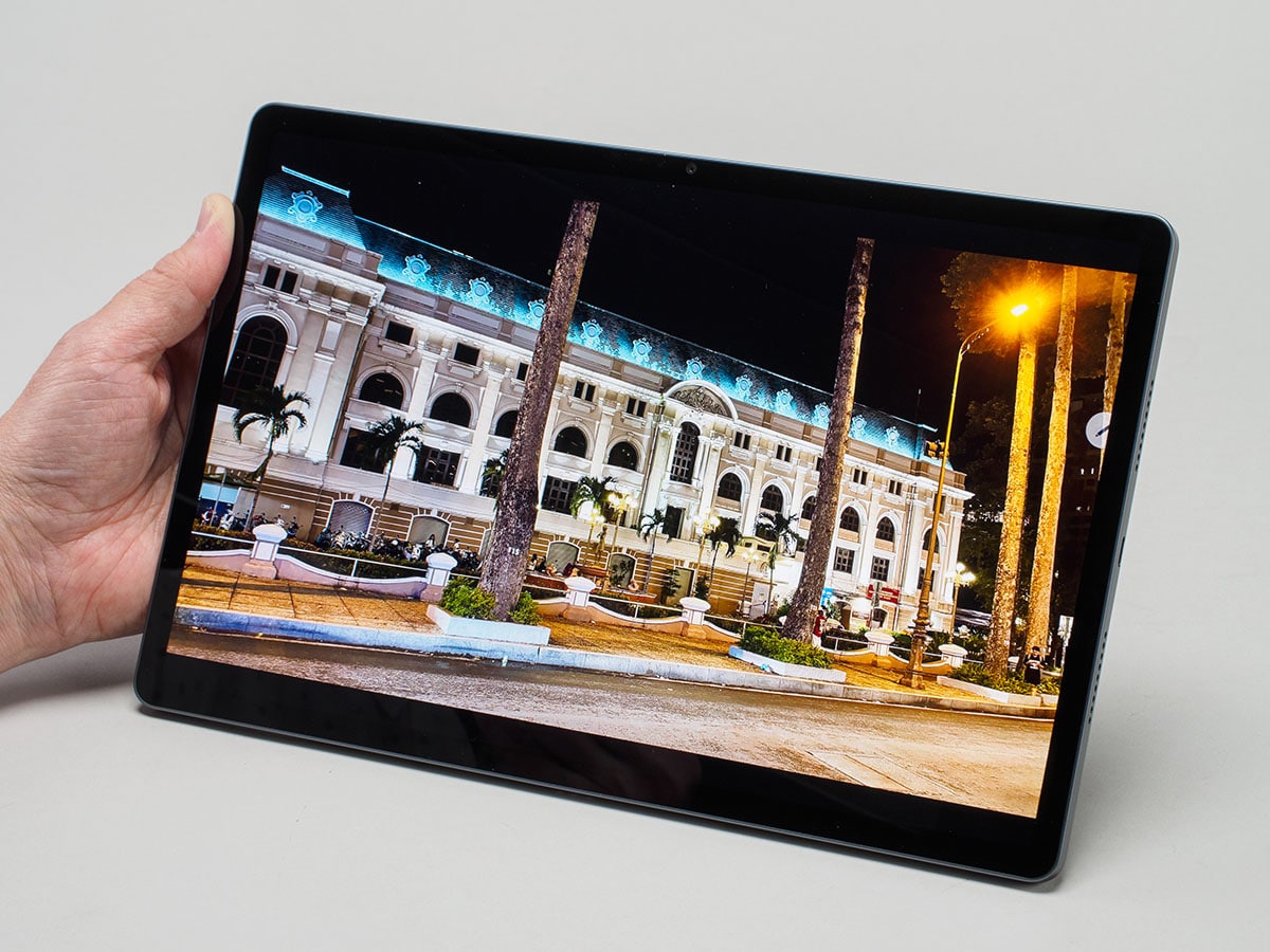 12.7型のディスプレーは3K表示に対応。きめ細やかな映像を楽しめる