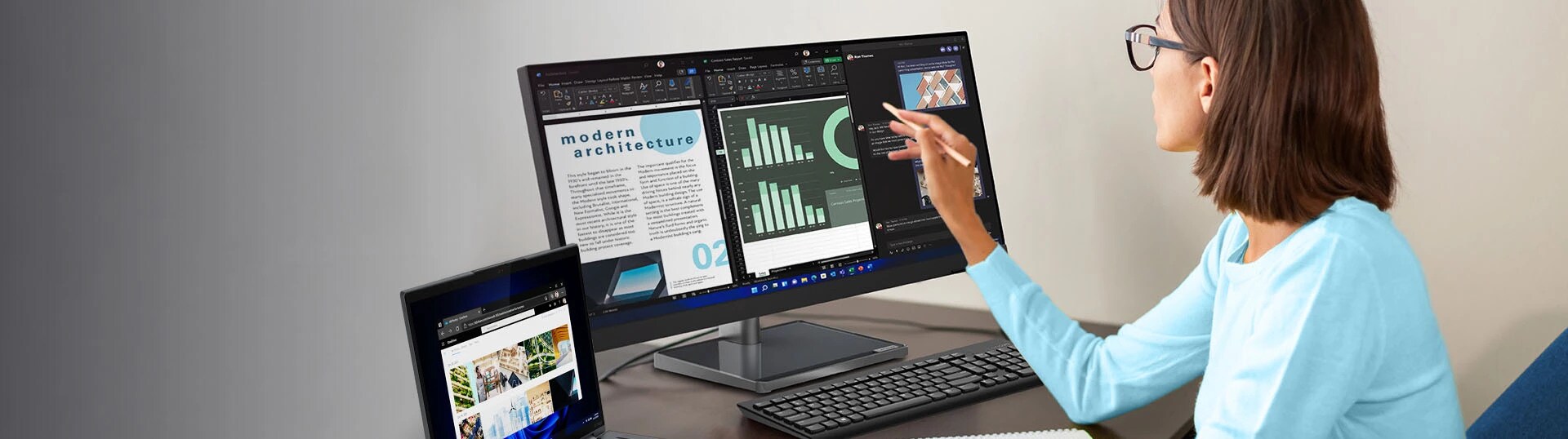 Moniteur d’ordinateur Lenovo ThinkVision L29w-30 sur un bureau