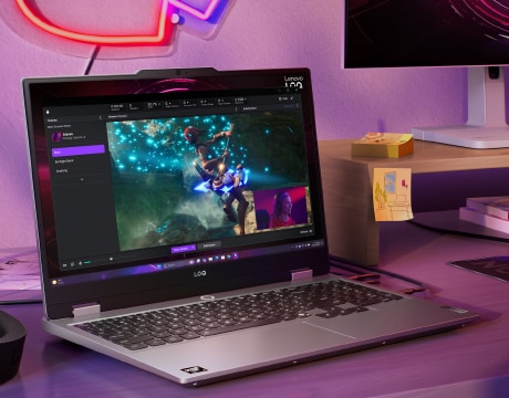 Demonstrates real-time game streaming and multitasking power on LOQ laptop.