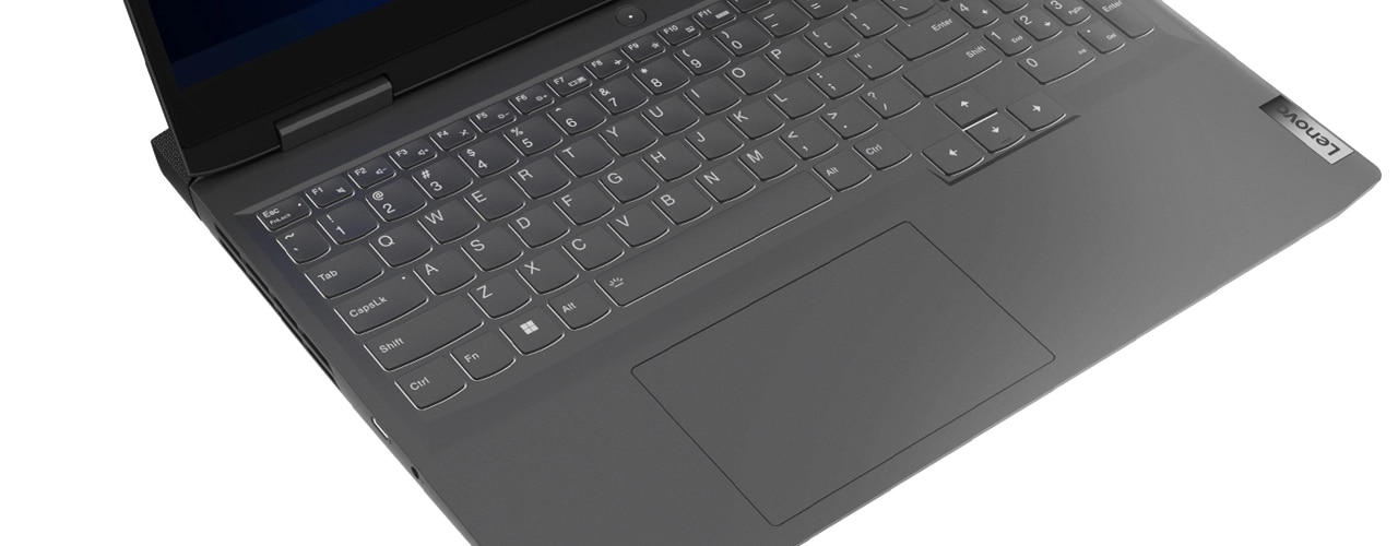 Gros plan du clavier Lenovo LOQ 15IRH8 avec rétroéclairage du clavier blanc allumé