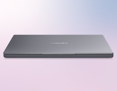 Vista de la parte delantera de una laptop Lenovo IdeaPad Slim 3i Gen 11 (14” Intel) cerrada, que ilustra el diseño delgado.