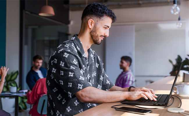 Dual USB4®, HDMI®, ethernet, and more simplify device and display setup on the Lenovo ThinkPad E16 Gen 4 (16″ AMD) laptop.