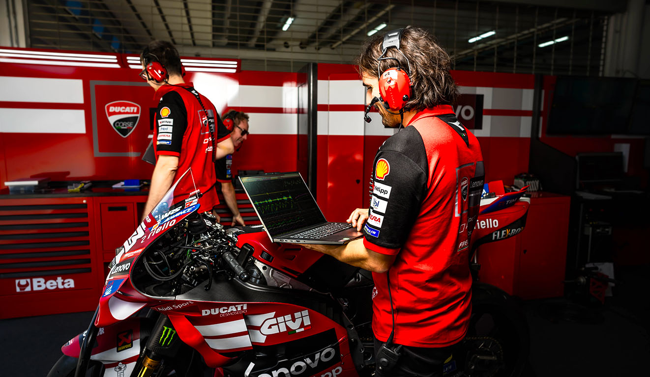 KI-optimierte Technologie, die den professionellen Motorradrennsport revolutioniert