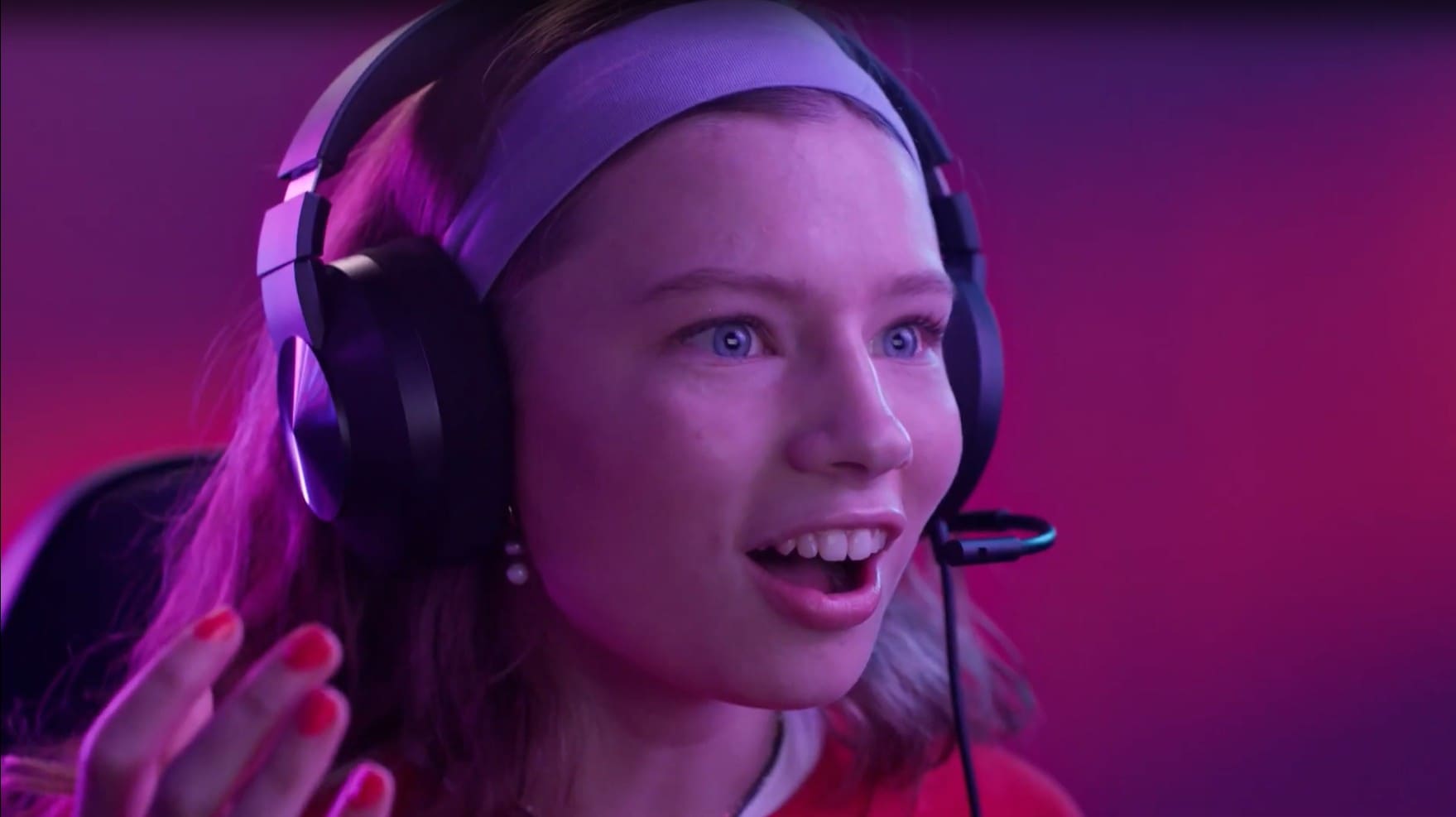 A young person excited seeing the performance of a LOQ laptop.