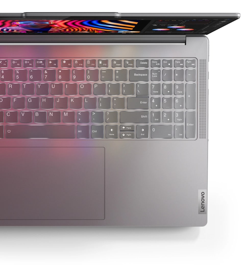 Das Lenovo Yoga Pro 9i Gen 9 (16” Intel) von oben mit Tastatur