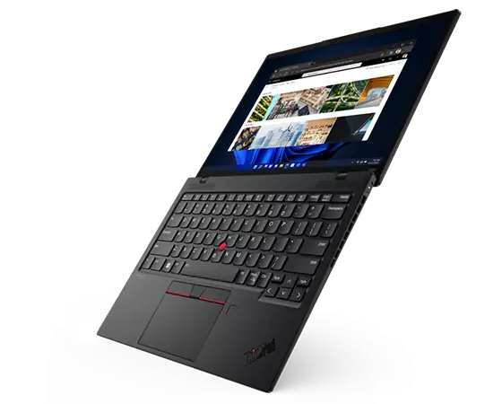 Lenovo ThinkPad X1 Nano ouvert à plat, de travers, montrant l’écran et le clavier du côté droit.