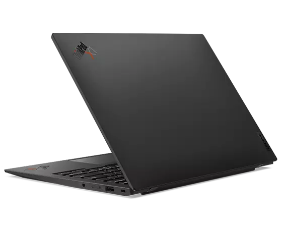 Vue arrière du portable Lenovo ThinkPad X1 Carbon Gen 10 montrant le couvercle supérieur avec le nom du produit.