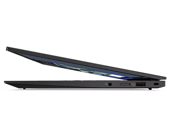 Profil droit du portable Lenovo ThinkPad X1 Carbon Gen 10 ouvert légèrement.