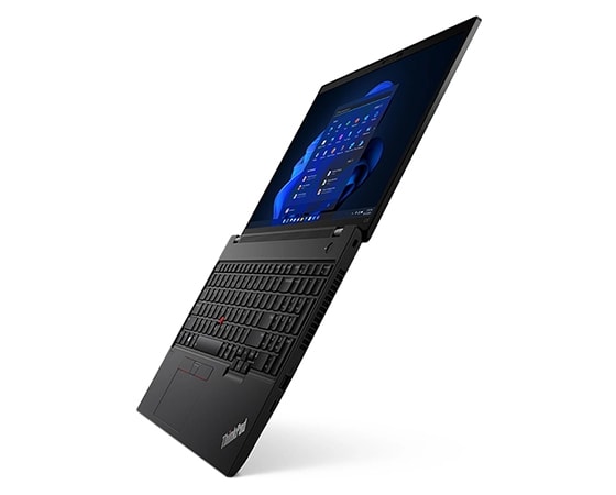 Vue latérale gauche du Lenovo ThinkPad L15 Gen 3 (15 » AMD), ouvert à 180 degrés, montrant l’écran, le clavier et les ports