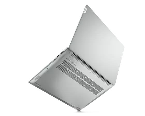 Onderkant van Lenovo IdeaPad 5i Pro Gen 7-laptop en bovenklep in Cloud Grey.