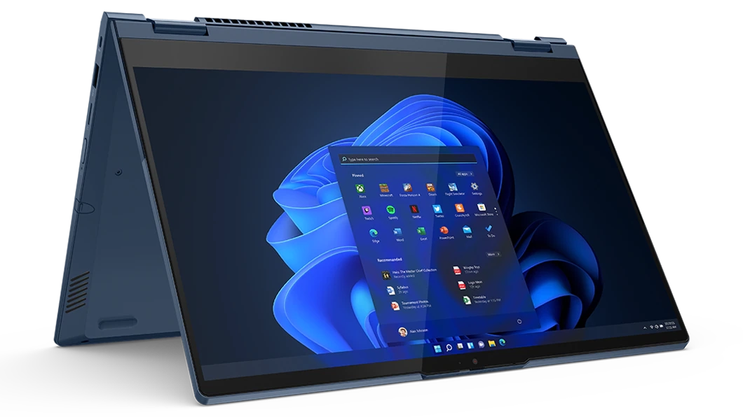 Un portable convertible ThinkBook 14s Yoga Gen 2 Abyss Blue en mode tente, parfait pour travailler en groupe ou pour le streaming vidéo lors des moments de détente.