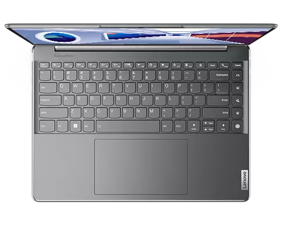 Vue aérienne du portable Yoga 9i Gen 8 2 en 1, couleur gris tempête, ouvert en mode portable, montrant le clavier