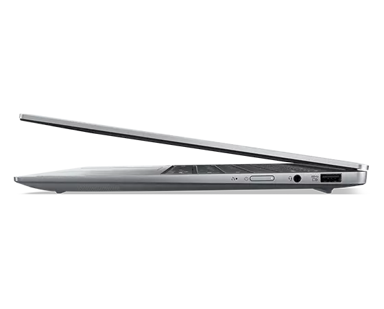 Yoga Slim 6i Gen 8 Notebook, leicht geöffnet, nach links gerichtet, mit Blick auf die seitlichen Anschlüsse.