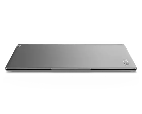 Yoga Slim 6i Gen 8 Notebook, geschlossen, mit Blick auf den Gehäusedeckel.