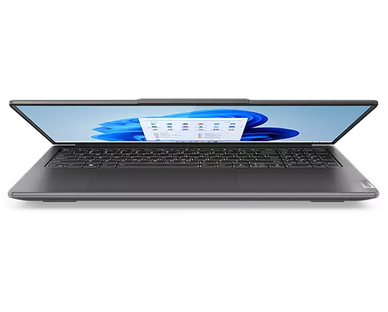 Vooraanzicht van de Lenovo Yoga Pro 9i Gen 8 (16″ Intel), iets geopend